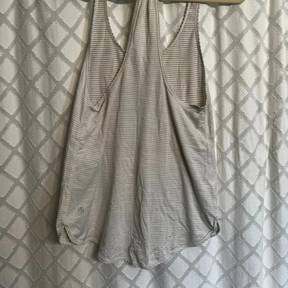 Lululemon white & gray striped racer back tank, size 8, good condition - Picture 5 of 5
